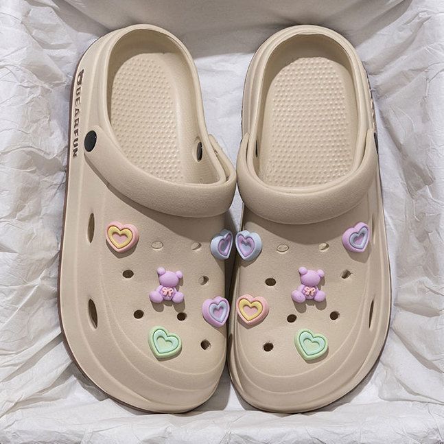 카키색 하트 곰인형