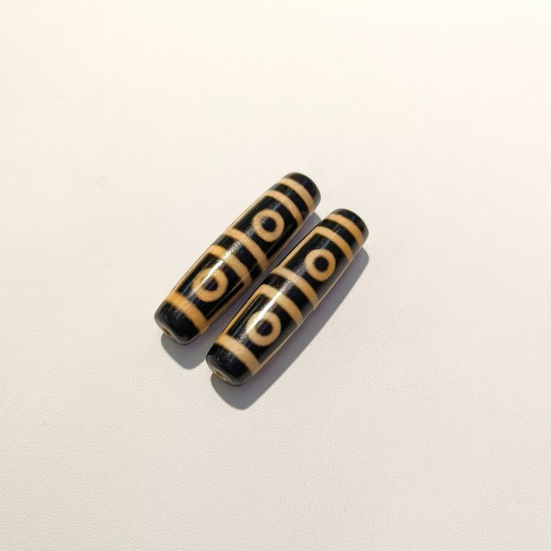 純白黒パルプ、風化九目三目加工 48×13.5mm 天珠歯黄色パルプ【A級】|undefined