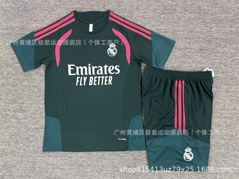 2627 manga corta Real Madrid verde oscuro con rojo rosa