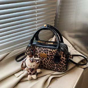 Black leopard print