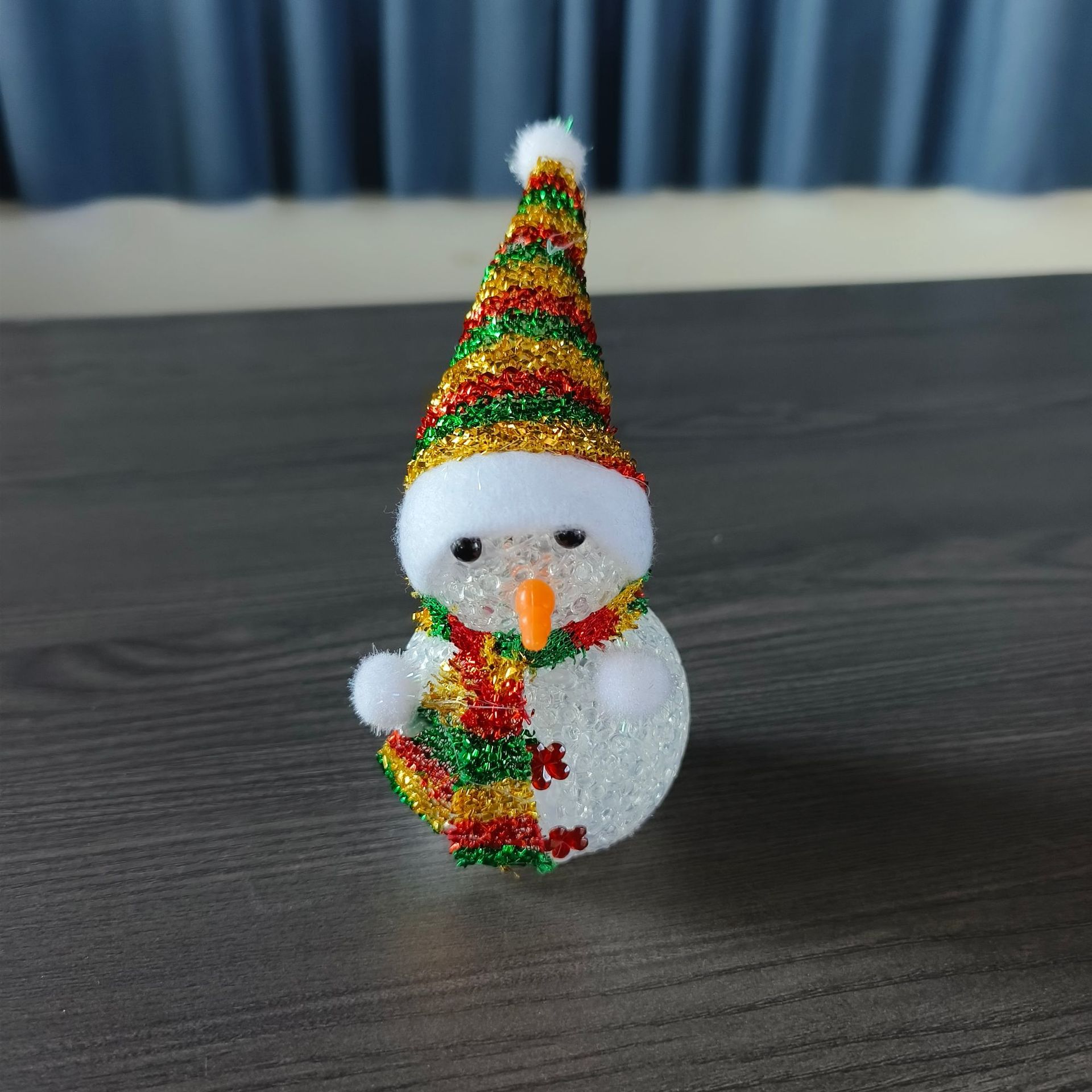 Transfronterizo luminoso muñeco de nieve decoración de Navidad   Muñeca de nieve de plástico de cristal luminoso y colorido