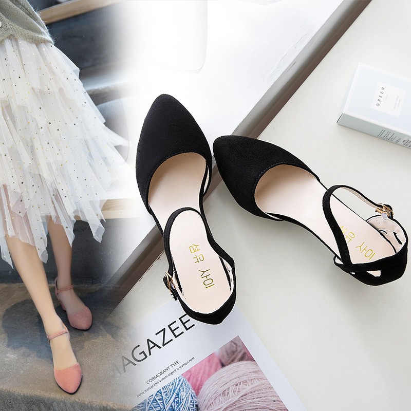 2026 verano nuevo botón zapatos de mujer tacones agudos zapatos de trabajo de tacones medios resistentes al desgaste sandalias de peluche mujeres