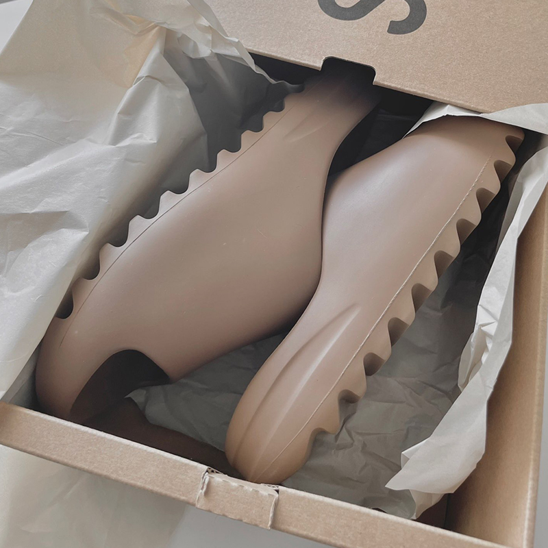 Cross-Border Coconut Slippers Yeezy Poop-Feeling Slide Slippers for Men to Wear Outside in Autumn and Winter Light Brown Warm Sand Yellow Sandals