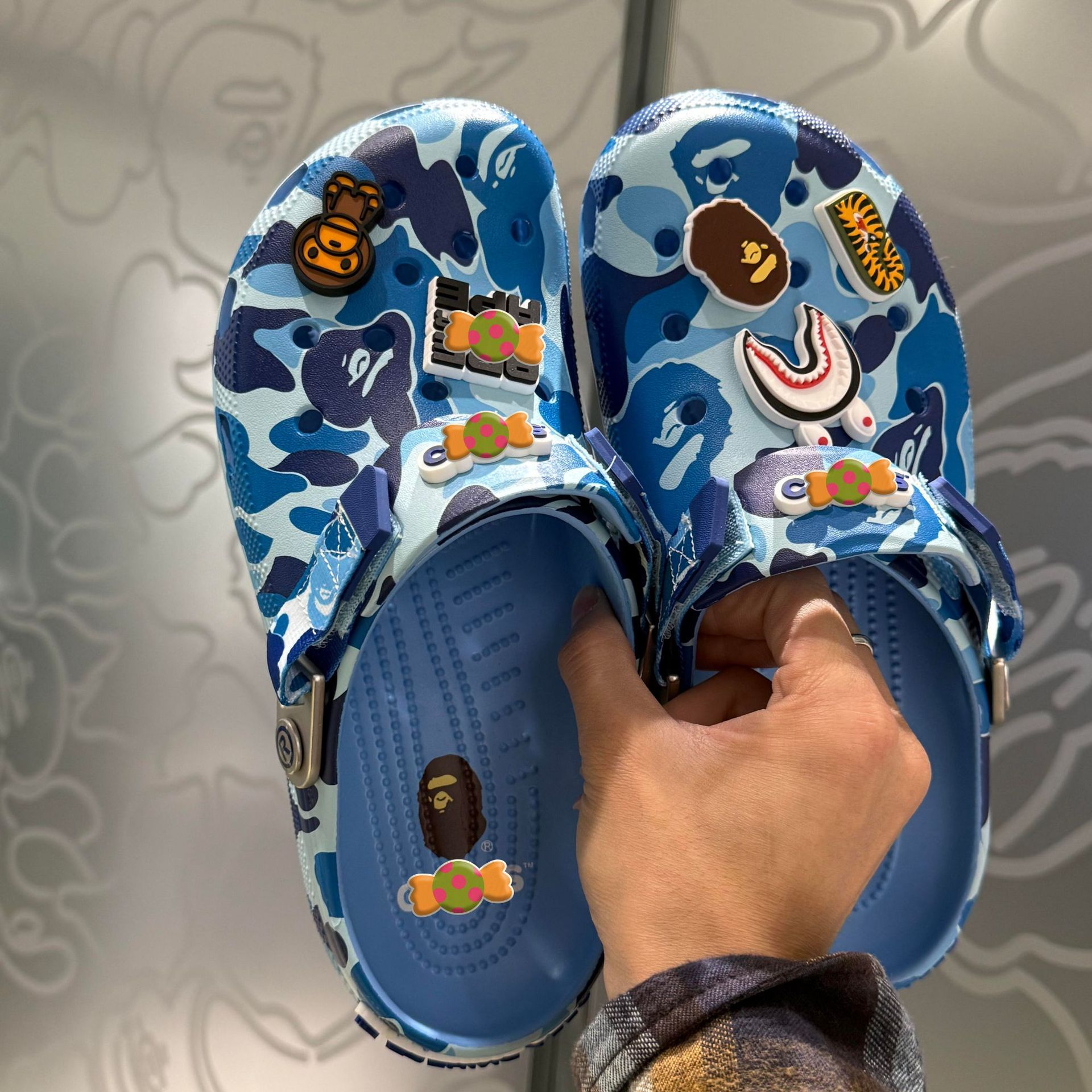 Cabeza de mono en stock, zapatos de camuflamiento de pareja, zapatillas de playa antideslizantes frías al por mayor.