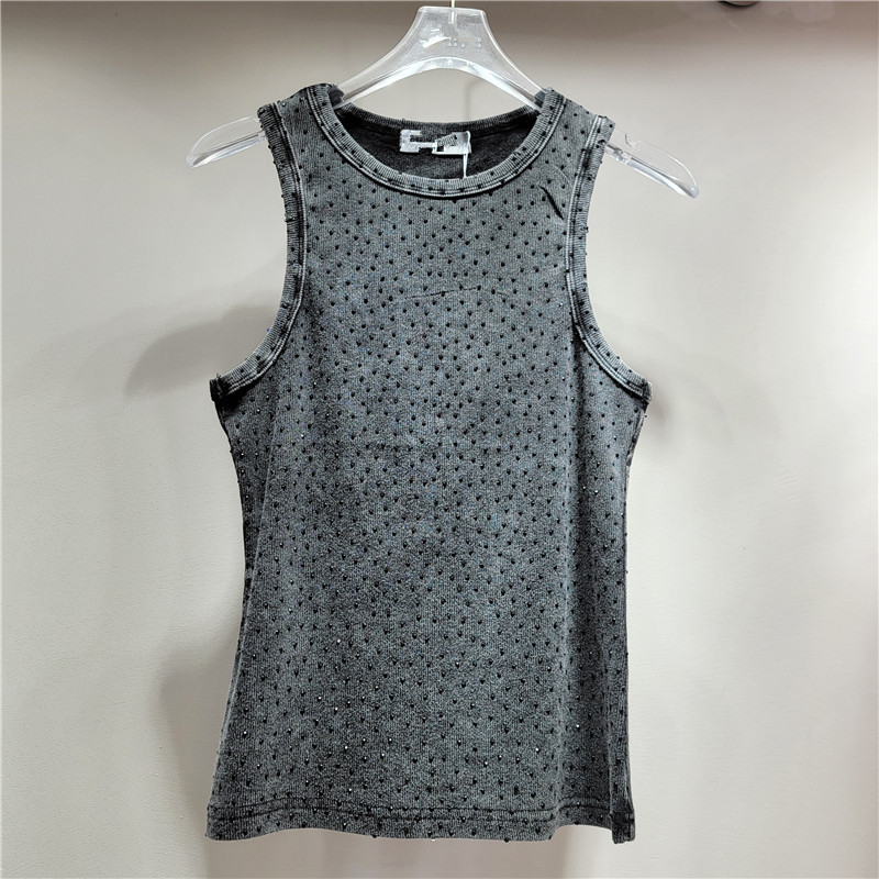 El nuevo diamante caliente de la industria pesada en el verano de 2025 está lleno de estrellas del cielo, diseño de nicho, chalecos cortos, tirantes y blusas para mujeres de fondo.