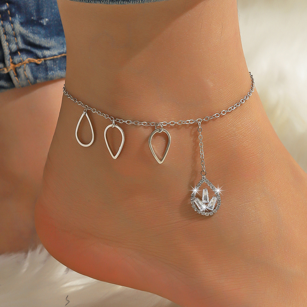 Zircon de cobre Europa y América mariposa transfronteriza amor colgante cadena de metal tobillas de brillo moda femenina personalidad nicho pie joyería
