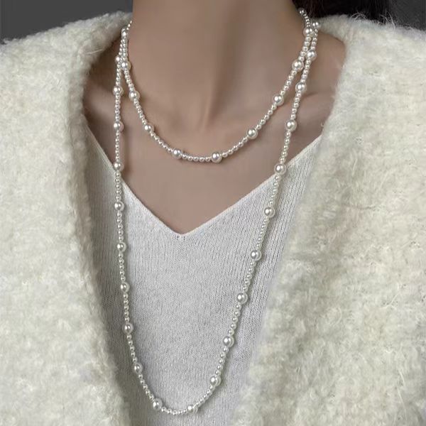 Elegant fashionable necklace from pearl
