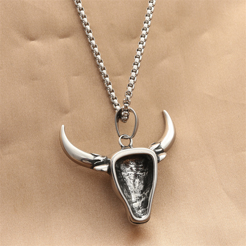 European and American Titanium Steel Bull Head Pendant Personality Punk Retro Trend Male Stainless Steel Turquoise Bull Head Necklace 280603
