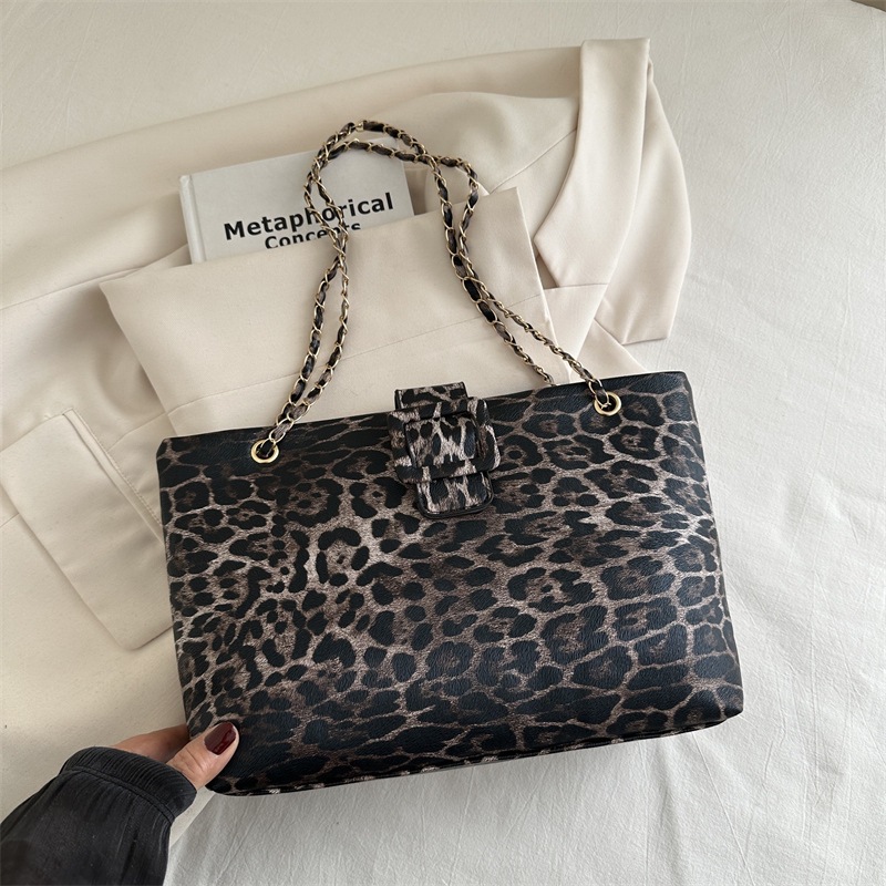 2024 invierno nueva moda bolso de hombro con estampado de leopardo popular de este año bolso de axilas de viajero de celebridades de Internet bolso de alto valor
