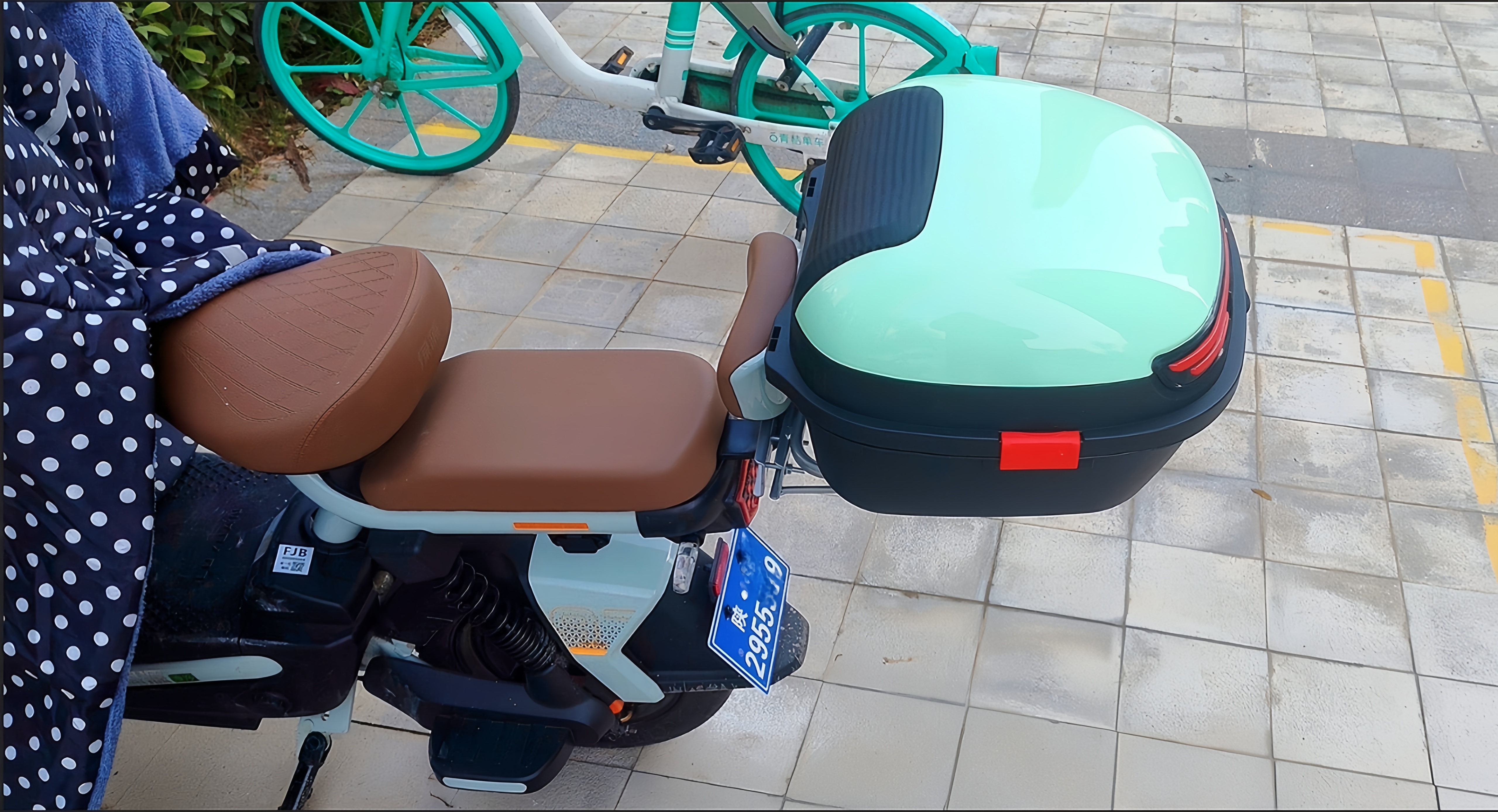 Universal electric vehicle trunk, electric scooter tail box, scooter storage box, toolbox, thickened expansion bracket