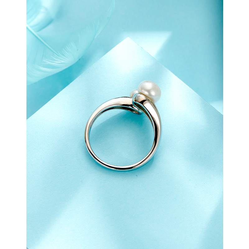 Anillo de perlas de agua dulce de plata esterlina S925 anillo de diseño de nicho femenino sentido Otoño e Invierno anillo de lujo ligero de alto grado anillo ajustable
