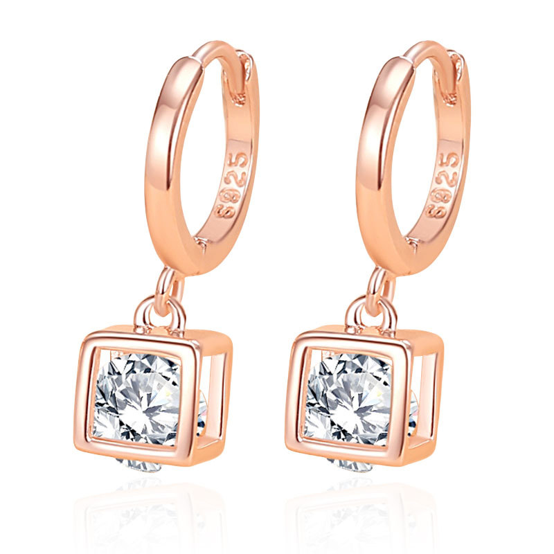 Pendientes de diamantes simples de plata de ley S925, diseño de nicho de alta gama, hermosos pendientes, colección de botones de oreja de estilo nuevo de verano