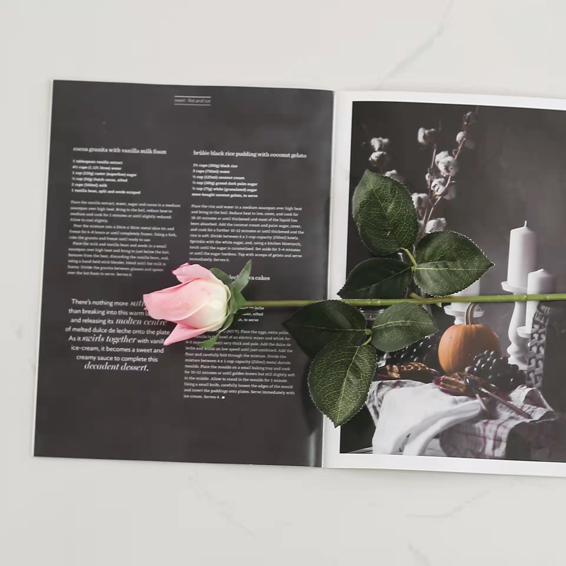 Bouquet Artificial de Capullo de Rosa Hidratante, de Alta Gama, Planta Verde de una Sola Rama, Arreglo Floral Artificial, Decoración para el Hogar con Sensación Húmeda para la Sala de Estar