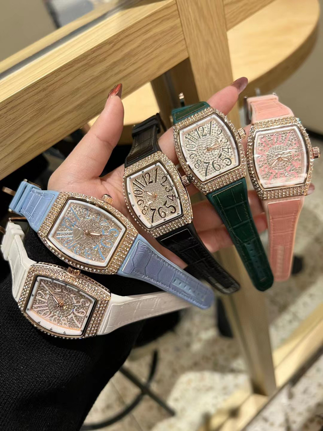 90g Weight Tempered Glass Mirror Material Genuine Leather Strap Material Watch Classification Pointer Display Type Buckle Buckle Style Simple Style Solid Color Buckle Quartz Watch Women's Watches