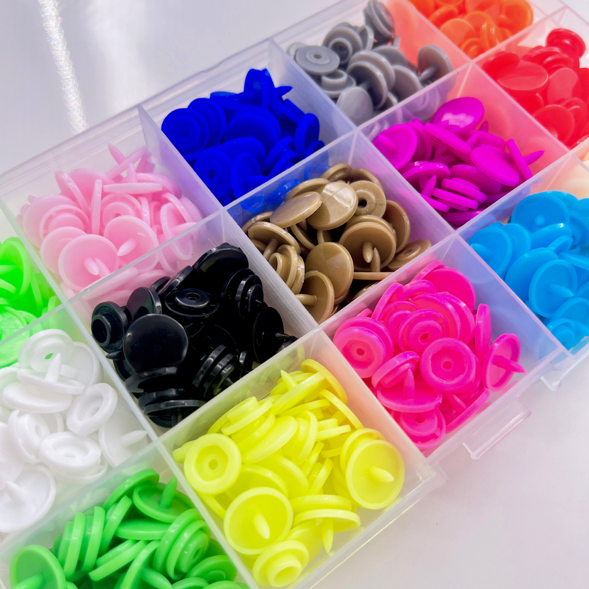 Botones de niños al por mayor T5 resina de cierre 150 juegos de caja + conjunto de herramientas de instalación para bebés trepar botones de ropa