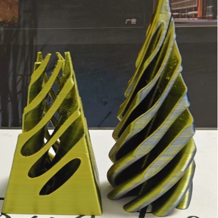 정사각형 피라미드 블랙 & 골드 투톤