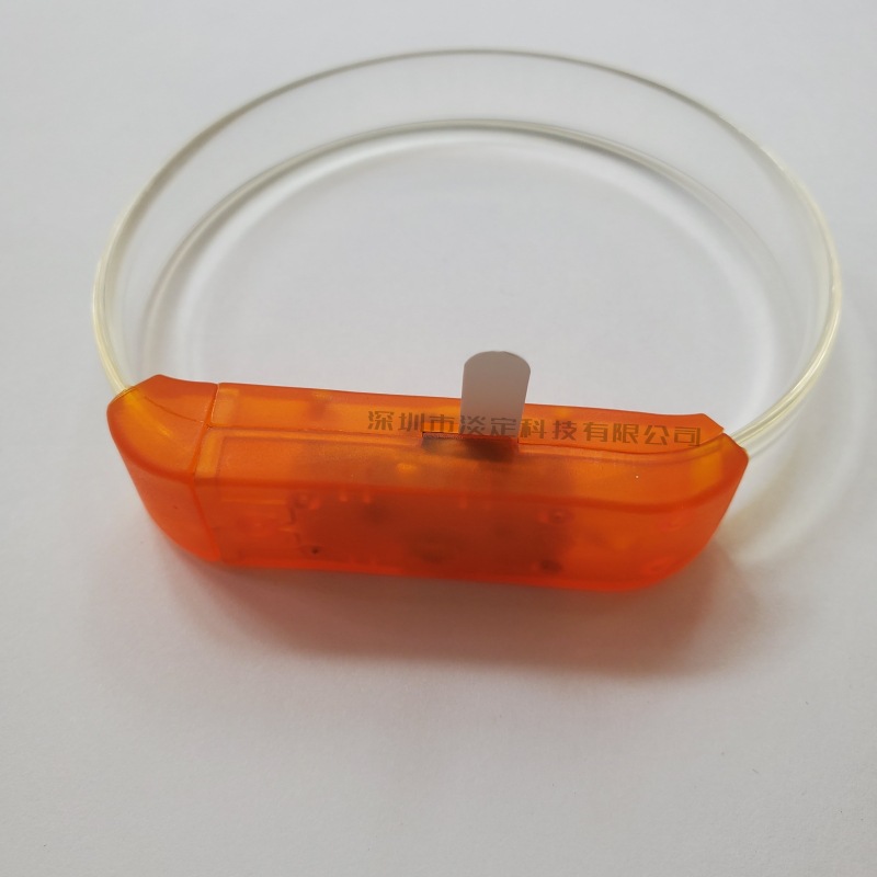 Venta al por mayor controlado por voz LED pulsera luminosa botón TPU flash muñeca Correa vibración atmósfera niños pulsera luminosa