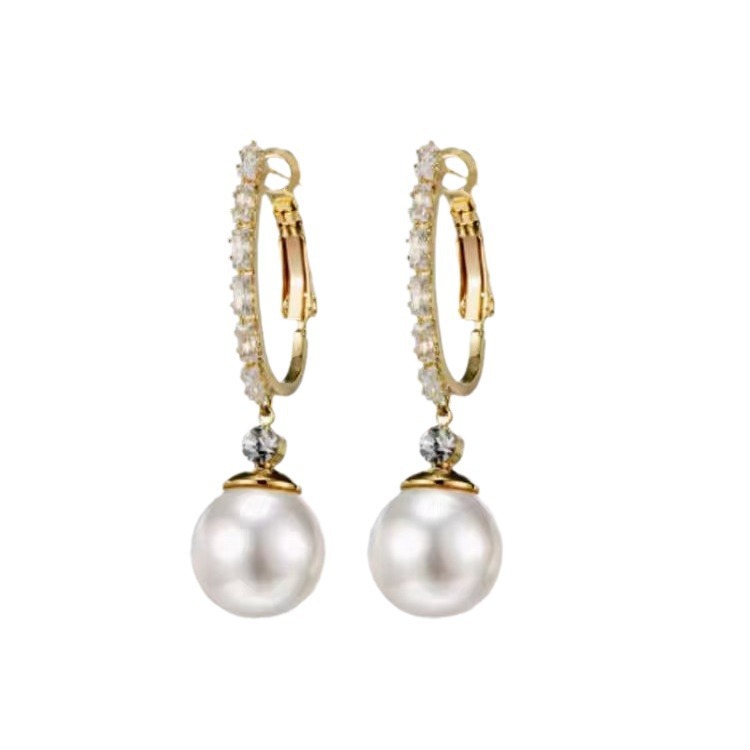 2023 nueva moda moda cara redonda temperamento fino hebillas de orejas sirena Ji pendientes de perlas personalidad todo-fósforo pendientes al por mayor