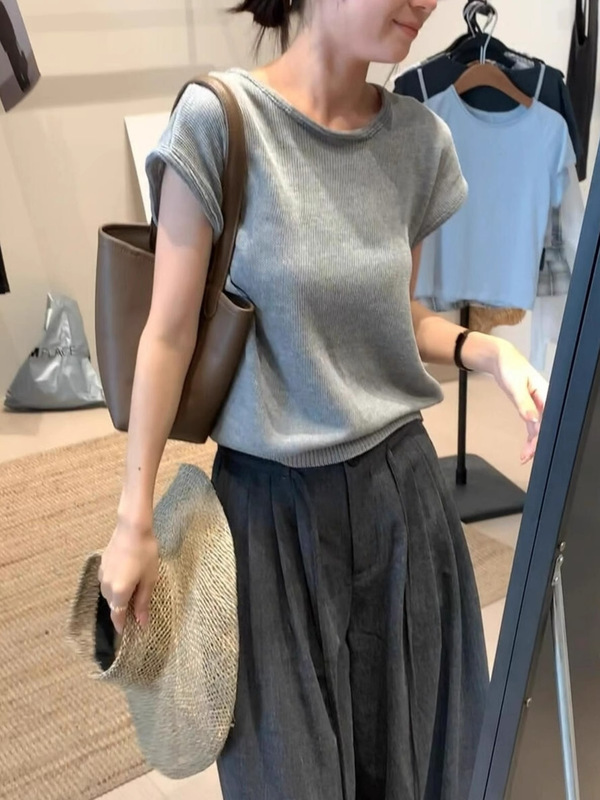 韓国シックなグレーニットアイスシルク右肩半袖Tシャツ女性用夏小短いユニークで美しいトップ|undefined
