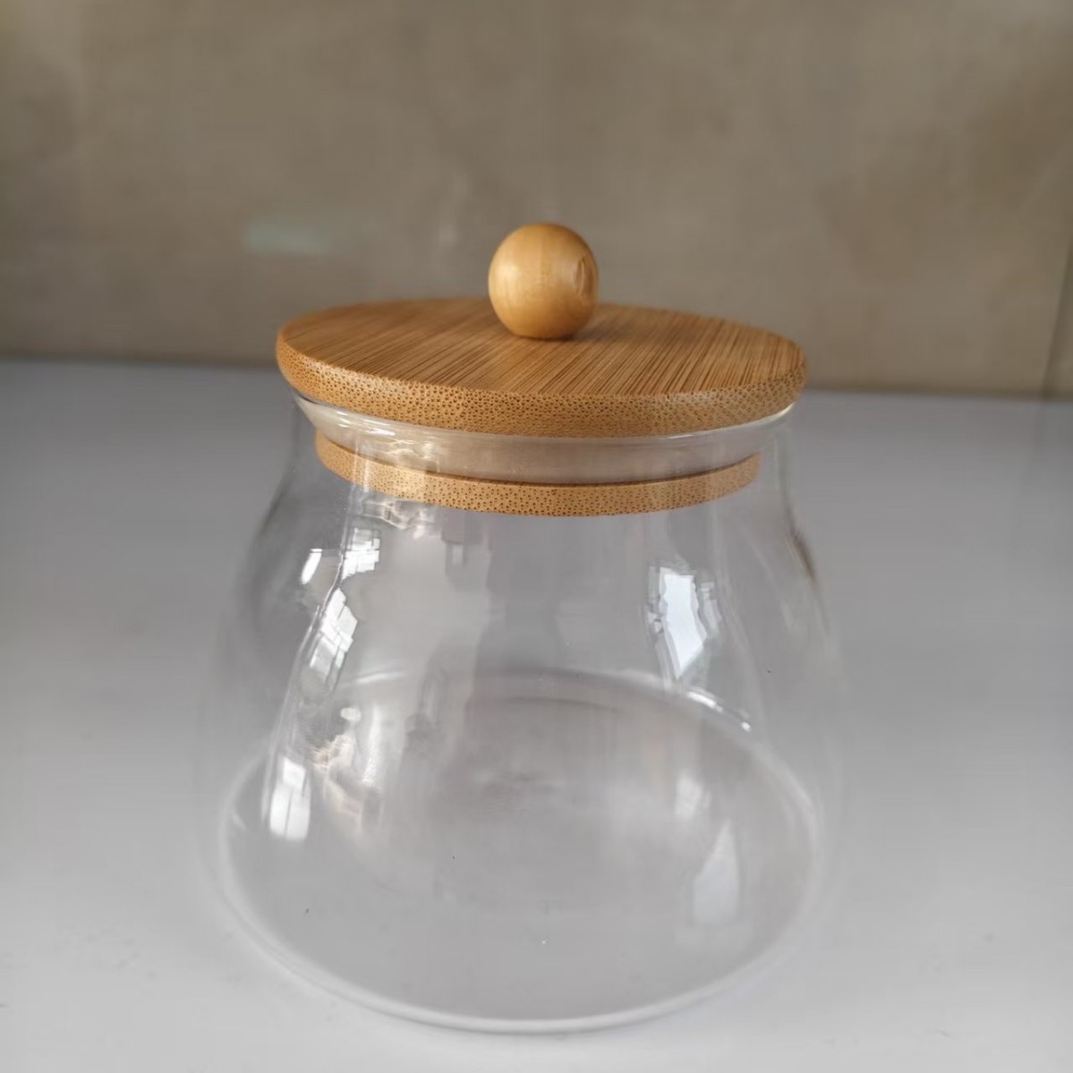 Inventario de bambú cubierta de madera de vidrio transparente lata de té sellado lata de condimento lata de almacenamiento pequeña botella de té negro