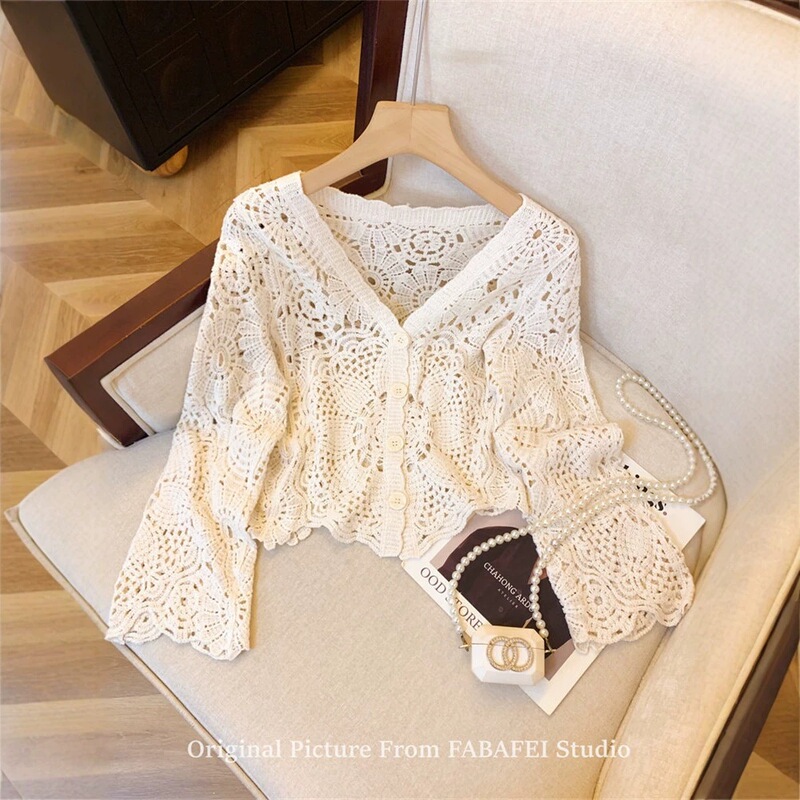 French-style vintage crochet hollow-out knit cardigan for women, suitable for spring and summer, to be worn with a slip dress or as an outer layer over a long-sleeved blouse French-style vintage crochet hollow-out knit cardigan for women, suitable for spring and summer, to be worn with a slip dress or as an outer layer over a long-sleeved blouse