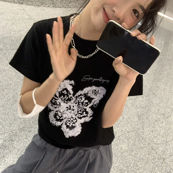 Pure Desire Style Sweet Slim Fit Сексуальная короткая летняя 2023 Новая футболка с короткими рукавами Женский приталенный облегающий топ с круглым вырезом