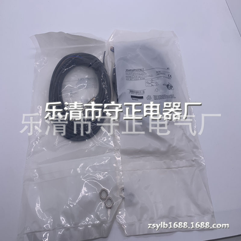 全新 接近开关 XS4P08PA370L1 XS4P08PB370L1 传感器 实拍