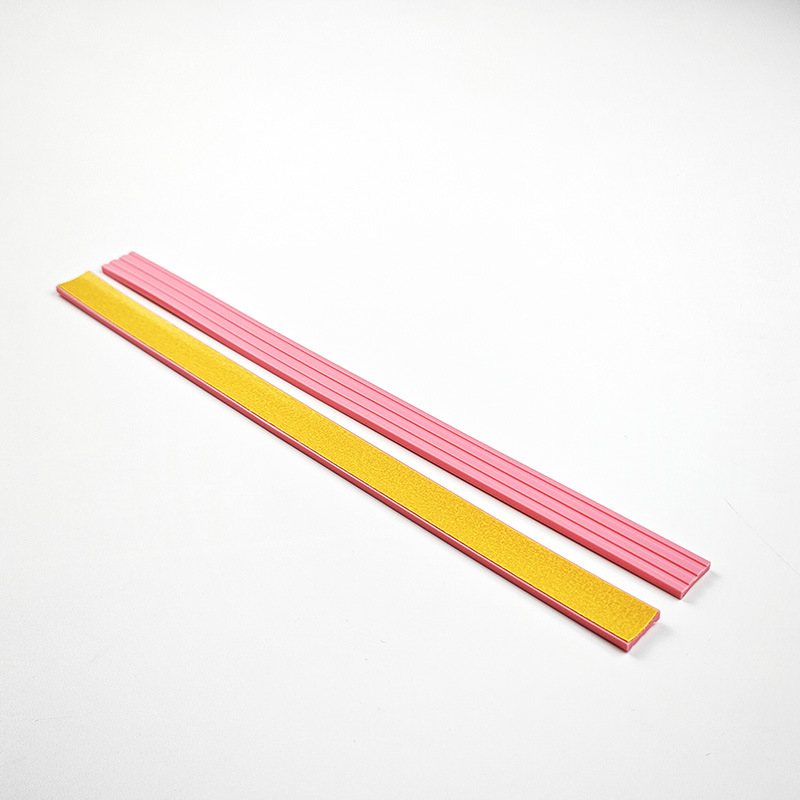 荷物保護カバー、騒音低減、耐摩耗性、厚みのあるシリコンタイヤカバー、粘着性の裏地付きスーツケースホイール保護カバー