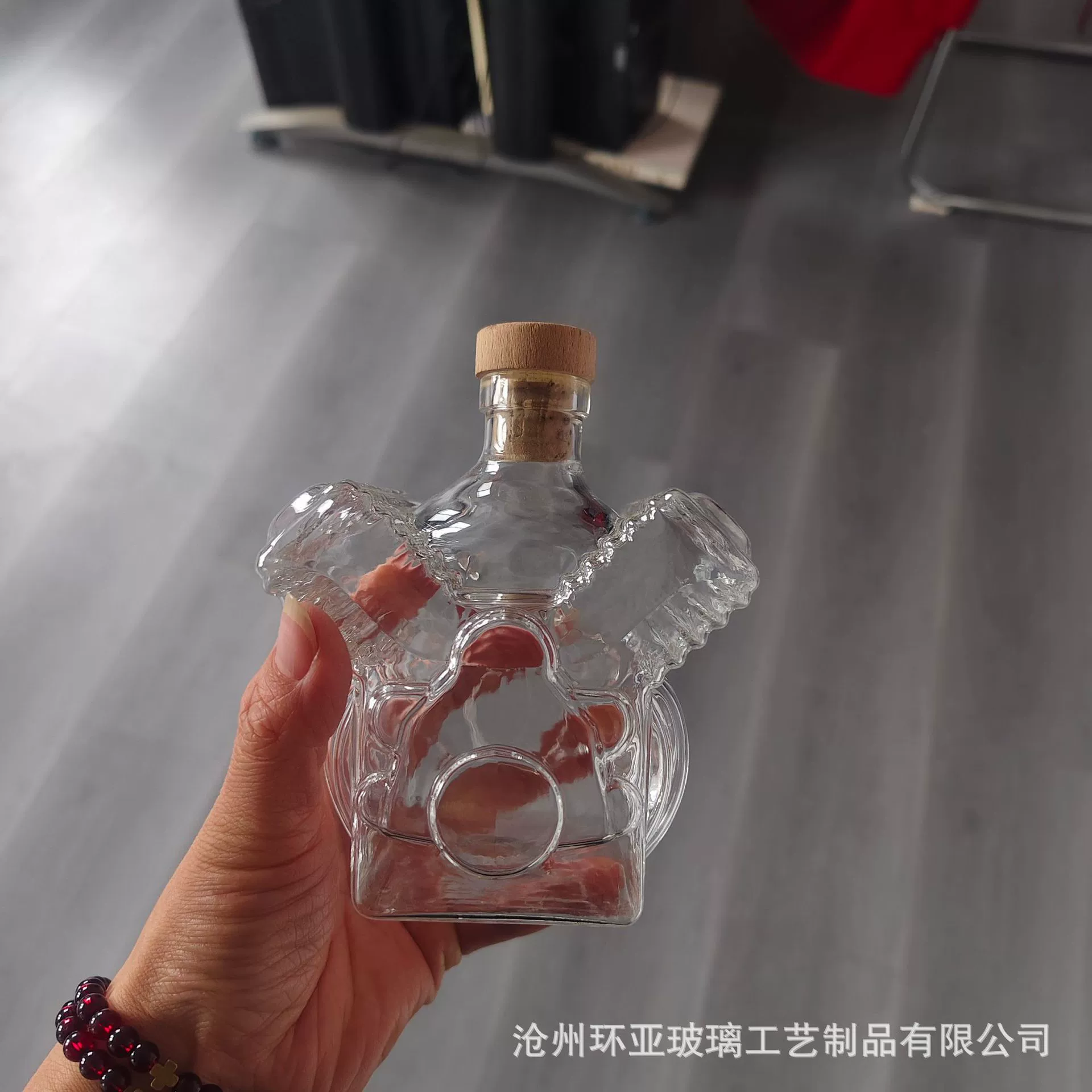 Кросс-бордерная новая бутылка для виски в форме двигателя V8 из высокоборосиликатного стекла для вина