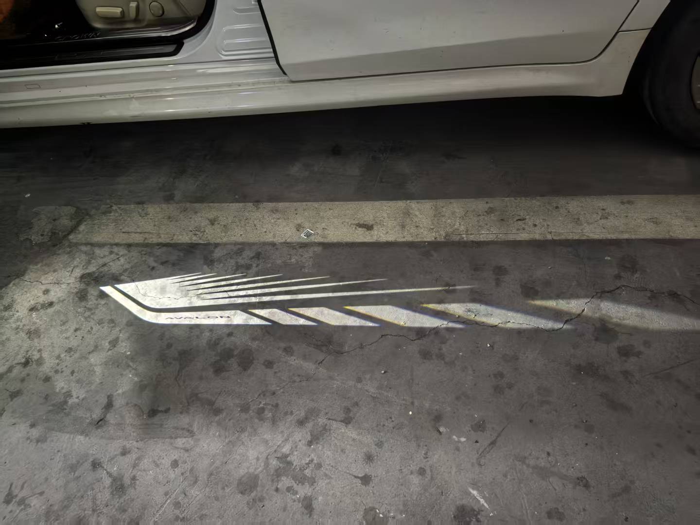 Aplicable a la lámpara de bienvenida del dragón asiático de Toyota, lámpara de puerta de vidrio sin desvanecimiento, lámpara de piso image 6