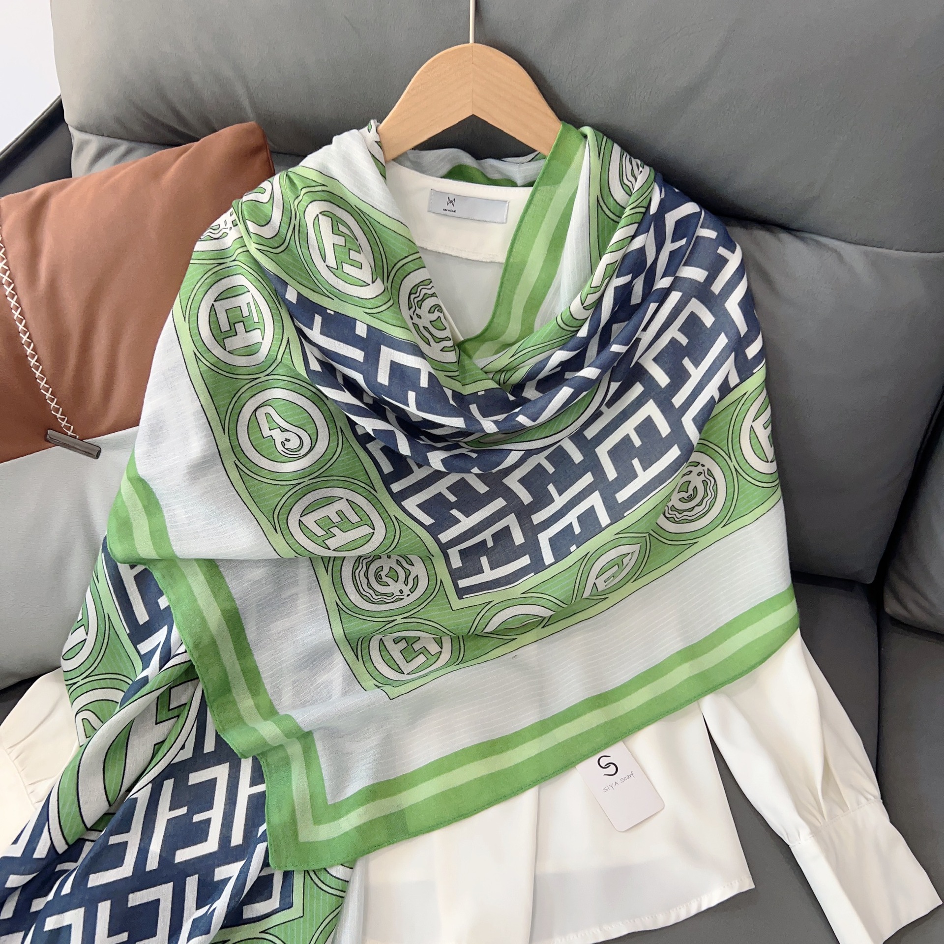 Nuevo Otoño e Invierno carta impresa bufanda algodón y lino sentir cálido chal exterior desgaste fino elegante bufanda Toalla de playa para las mujeres