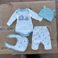 Ba*by baby комплект из 4 предметов, треугольный нагрудник для ползания с длинными рукавами, леггинсы и шапка, комплект для новорожденных