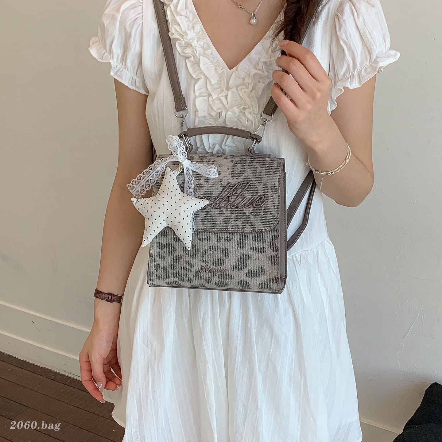 Diseño de estilo de verano versátil 2026 nuevo nicho sensación de mochila colegio moda diaria mochila leopardo para mujeres