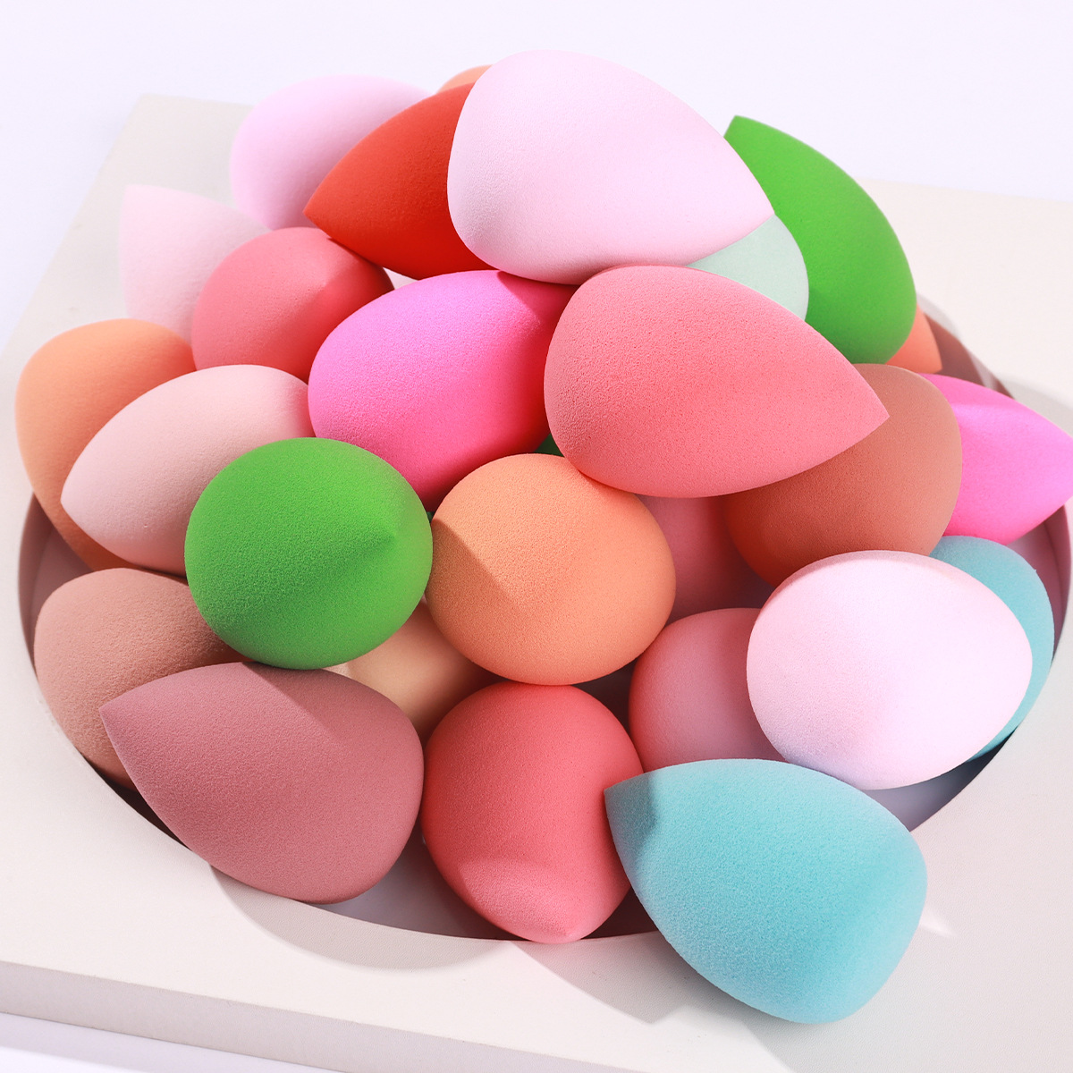 Los huevos de belleza transfronterizos no comen base de maquillaje especial esponja súper suave soplo de maquillaje huevo de maquillaje seco y húmedo
