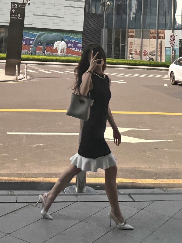 精致优雅荷叶边显瘦无袖小香风连衣裙女法式赫本小黑裙生日礼服裙|undefined