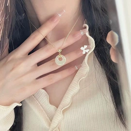 项链;戒指;耳钉