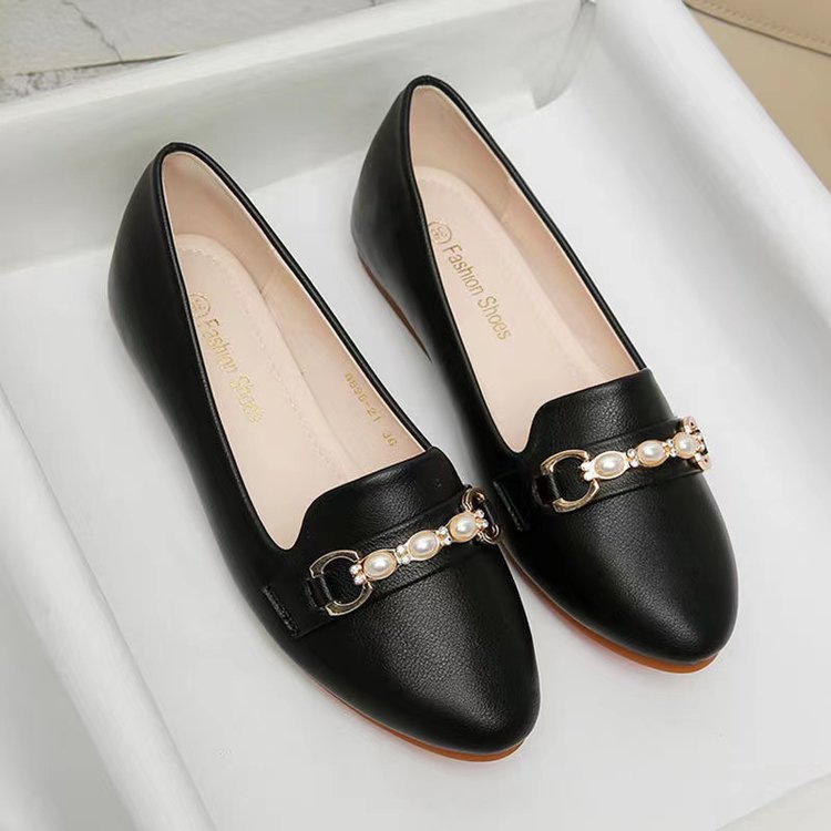 Soft Leather Flat Sole Shoes Female Internet Celebrity New Doudou Shoes 2026 Spring Mother Soft Sole Non-slip Nurse Work Shoes Female_voghion.com