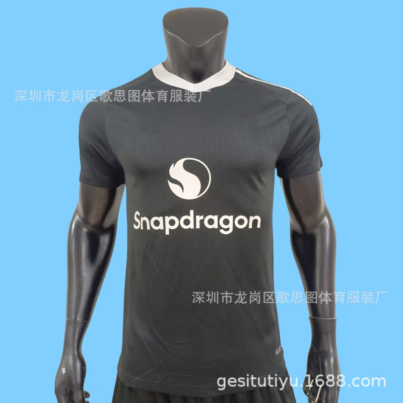 Manlian guard the gate.