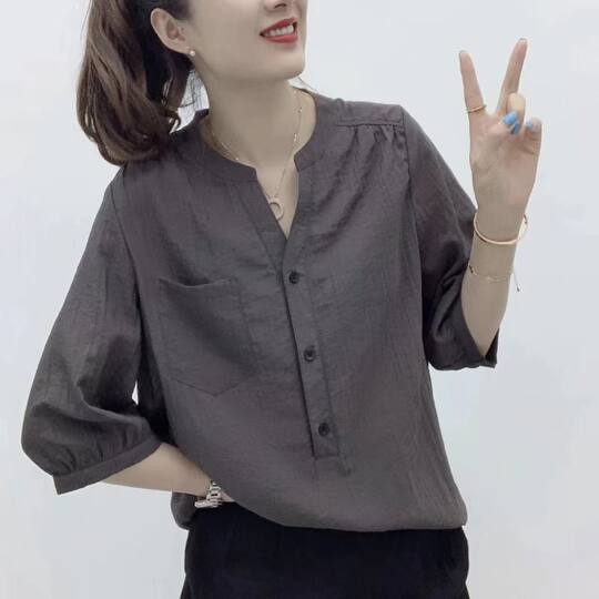薄款女士衬衫夏季新款设计感小众v领半袖衫上衣时尚宽松显瘦衬衣