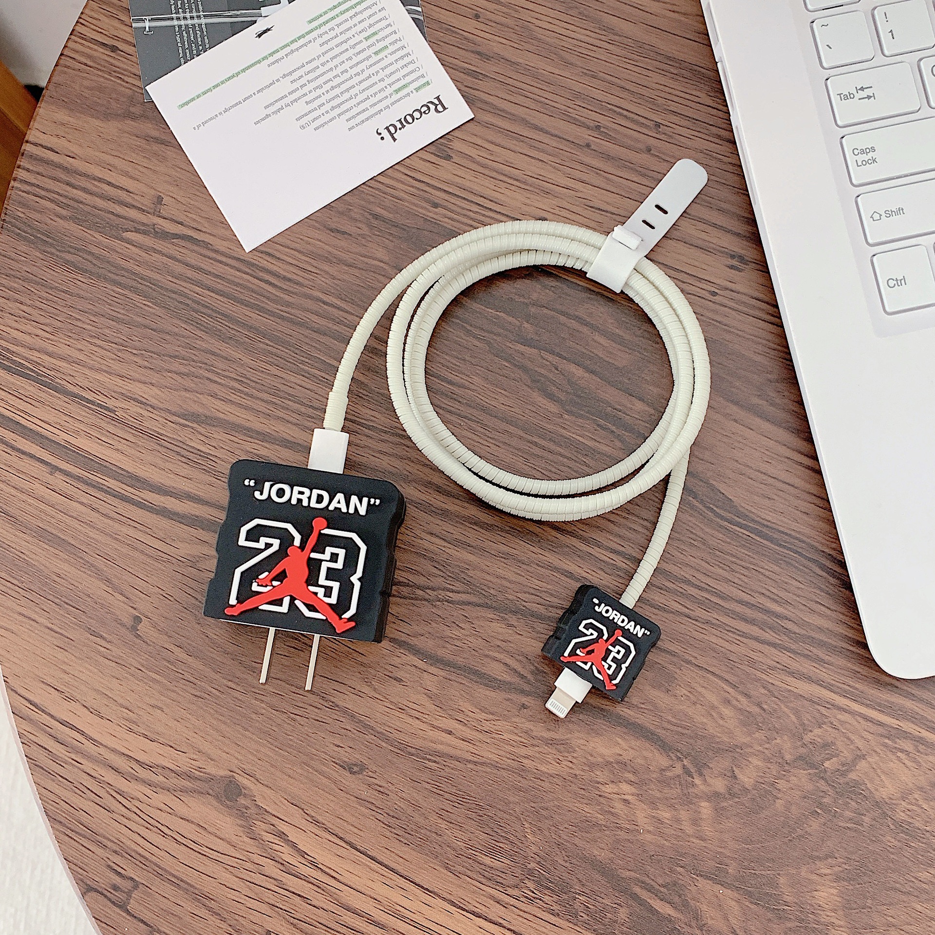 2023 nuevo cargador de dibujos animados cubierta protectora adecuada para Apple carga rápida cabeza 18/20W estándar europeo estándar americano aplicable