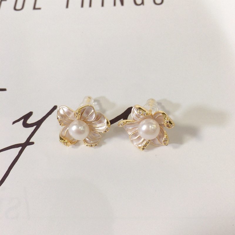 8g Weight Freshwater Pearl, Copper Inlay Material Ear Studs Classification 1 Pair Quantity Wedding, Daily Occasion Flower Pattern Women's Gender Elegant Style 1 Pair Freshwater Pearl Copper Freshwater Pearl Earrings Flower Ear Studs 5