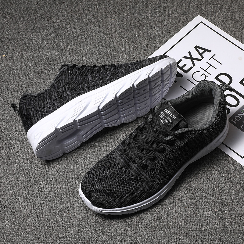 Nuevos zapatos de hombre de verano, zapatos de deporte transpirables de malla negra, zapatos de correr suaves, zapatos casuales para hombres.