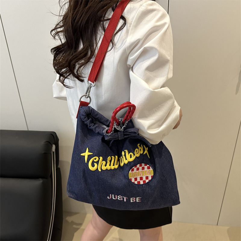 刺繍文字パーソナライズされたトレンド 2025 新しい大容量ポータブルデニムショルダートートメッセンジャーバッグ女性のための|undefined