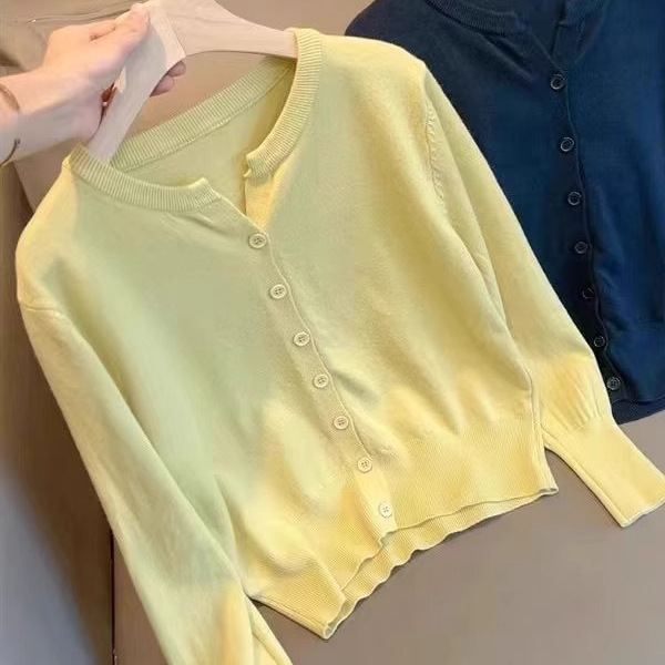 Korean-Style Knitted Cardigan for Women, Thin Jacket for 2026 Spring and Autumn, Elegant and Age-Reducing Sweater, Slim-Fit Short Outerwear