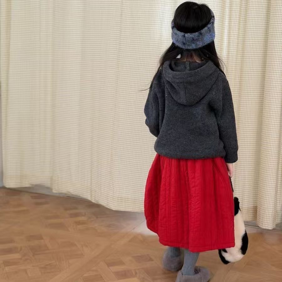 Niñas de invierno 2025 nuevo estilo coreano retro literatura simple y ligera falda de Año Nuevo de algodón