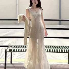 法式浪漫高级感白色蕾丝镂空V领吊带连衣裙女2026夏季新款长裙子