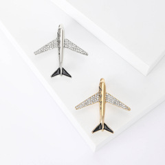 High-end Japanese and Korean personalized diamond-encrusted airplane brooch fashionable alloy jewelry exquisite pin men's suit accessory wholesale