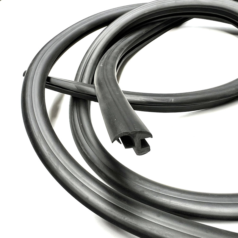 Mr274057 Is Suitable for the Front Windshield Seal Strip of Pajero Montero Speed 96-11 Models