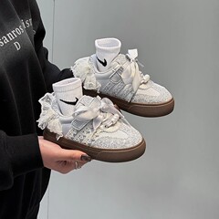 萌えは筆の韓国版の中で大きい子供のレースの子供の徳訓の靴の小さい女の子の春の新型のショースタイルの子供の靴の板の靴をかわいがります。