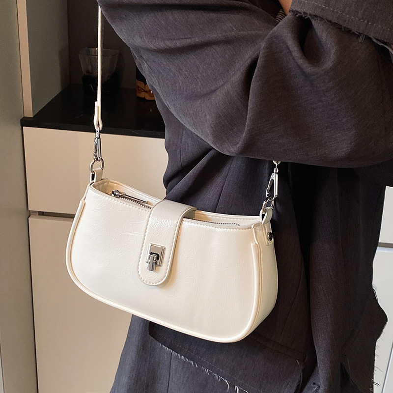 retro one-shoulder bag for leisure
